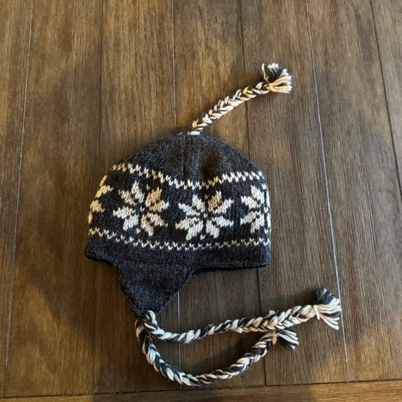 Kids winter snow hat - hand made in Nepal - Picture 3 of 5